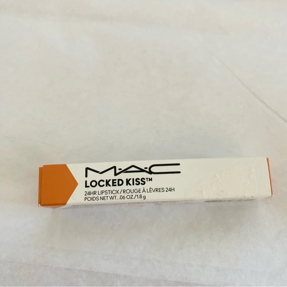 MAC NIB Locked Kiss 24‎ HR Lipstick 68 Teaser